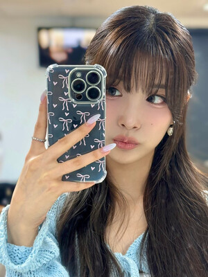 240819 WOOAH sns update with MINSEO