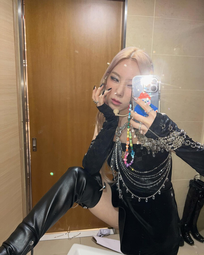 220128 Taeyeon Instagram Update documents 6