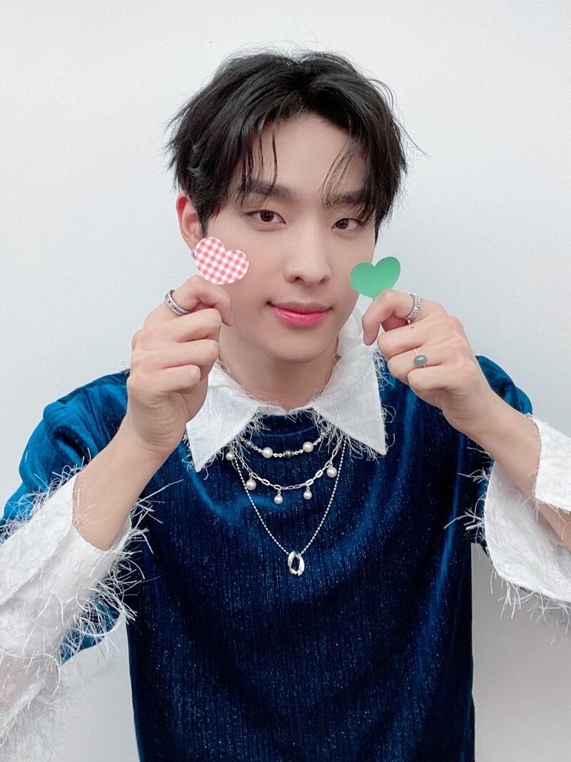 February 13, 2022 - Weverse - Sweet Valentine's Day Photos | Kpopping