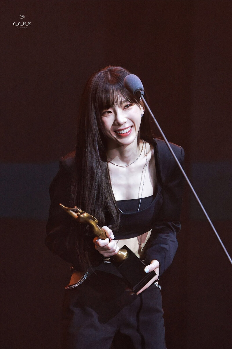 230119 Taeyeon - Seoul Music Awards 2023 documents 1