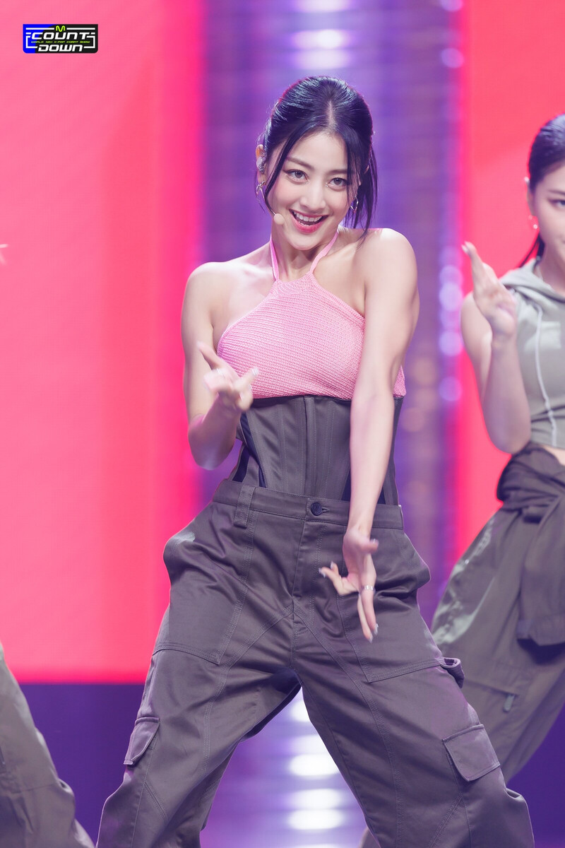 230824 TWICE Jihyo - 'Killin' Me Good' at M COUNTDOWN documents 15