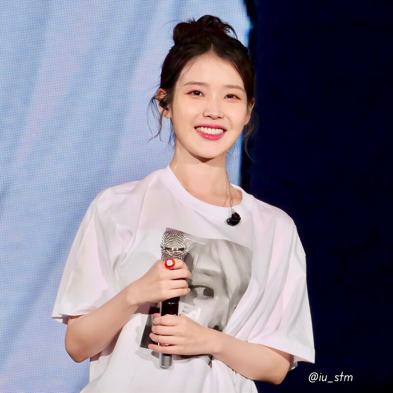 240706 IU - ‘H.E.R.’ World Tour in Osaka Day 1 documents 11