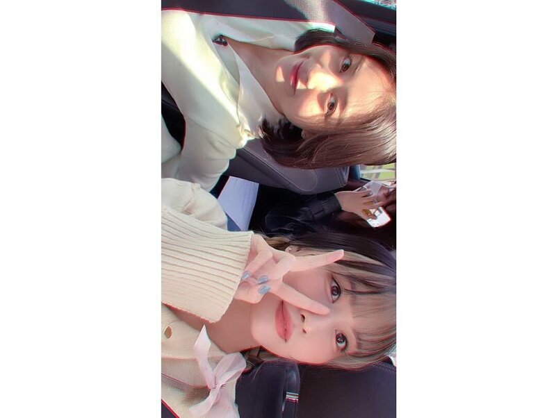 220615 TWICE Momo Instagram Update with Jihyo documents 1