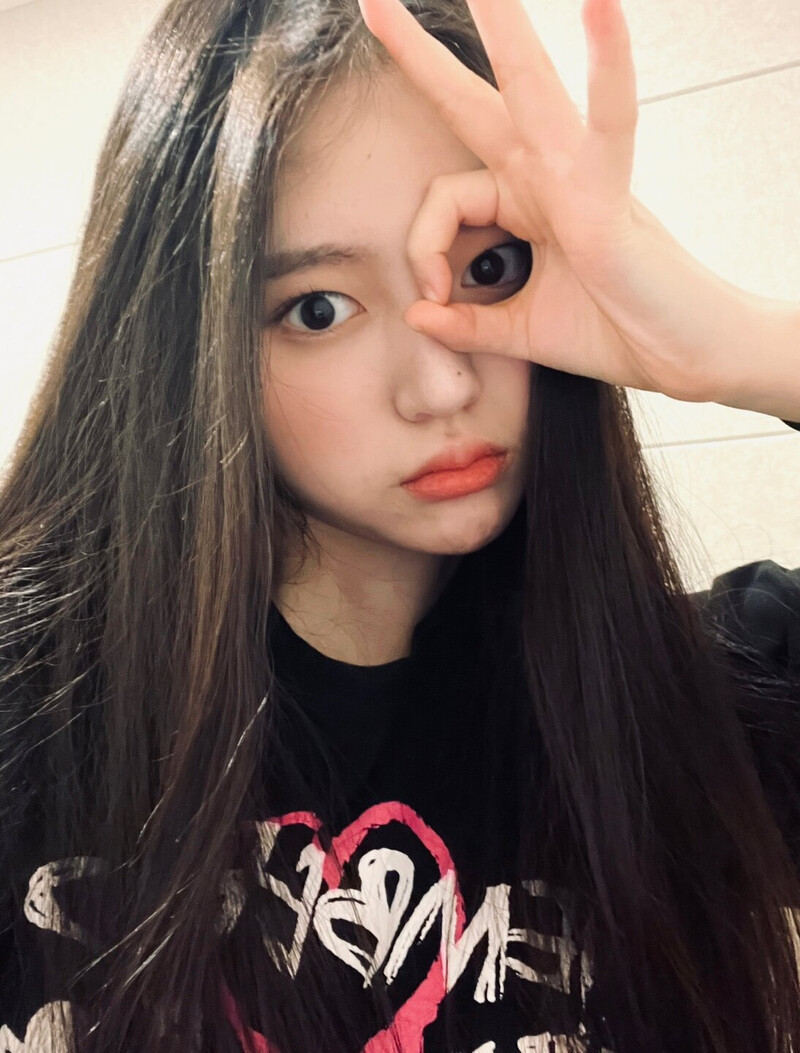 230410 - SEO YUNJU Twitter Update documents 1