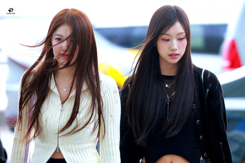 240925 izna Yoon Jiyoon & Choi Jungeun at Incheon International Airport documents 2