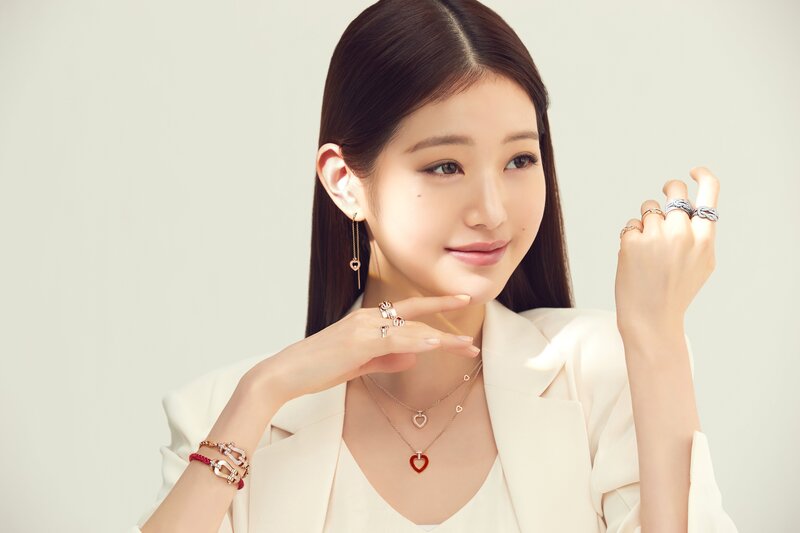 IVE Wonyoung for FRED Jewelry 2022 documents 3