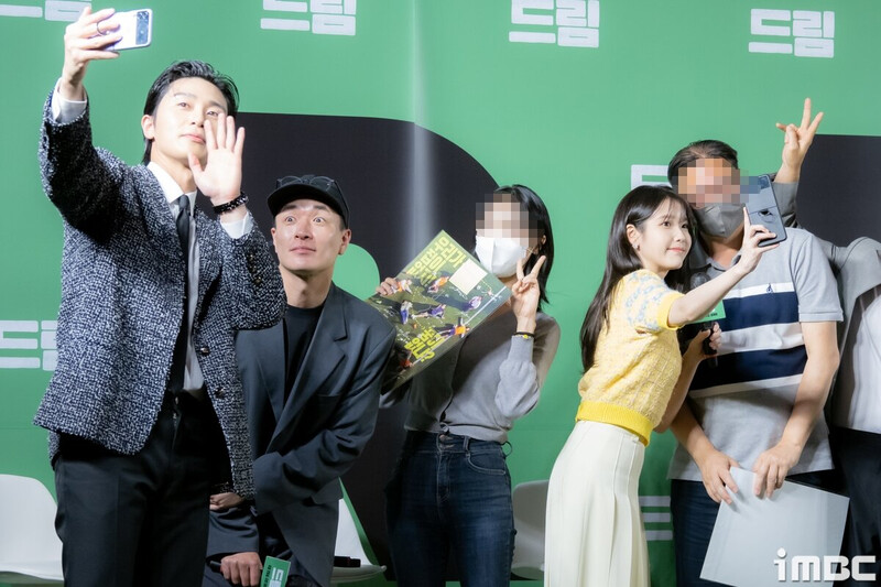 230424 IU- 'DREAM' VIP Premiere Event at Seoul documents 6