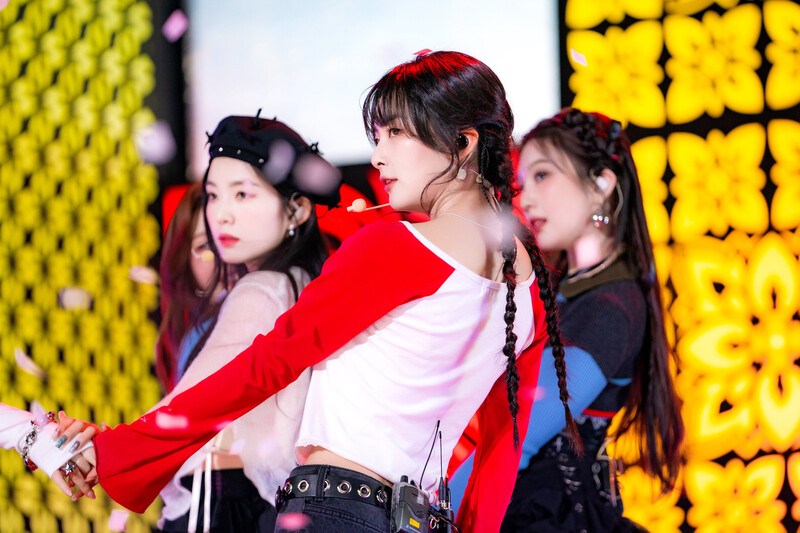 231119 Red Velvet Seulgi - 'Chill Kill' at Inkigayo documents 6