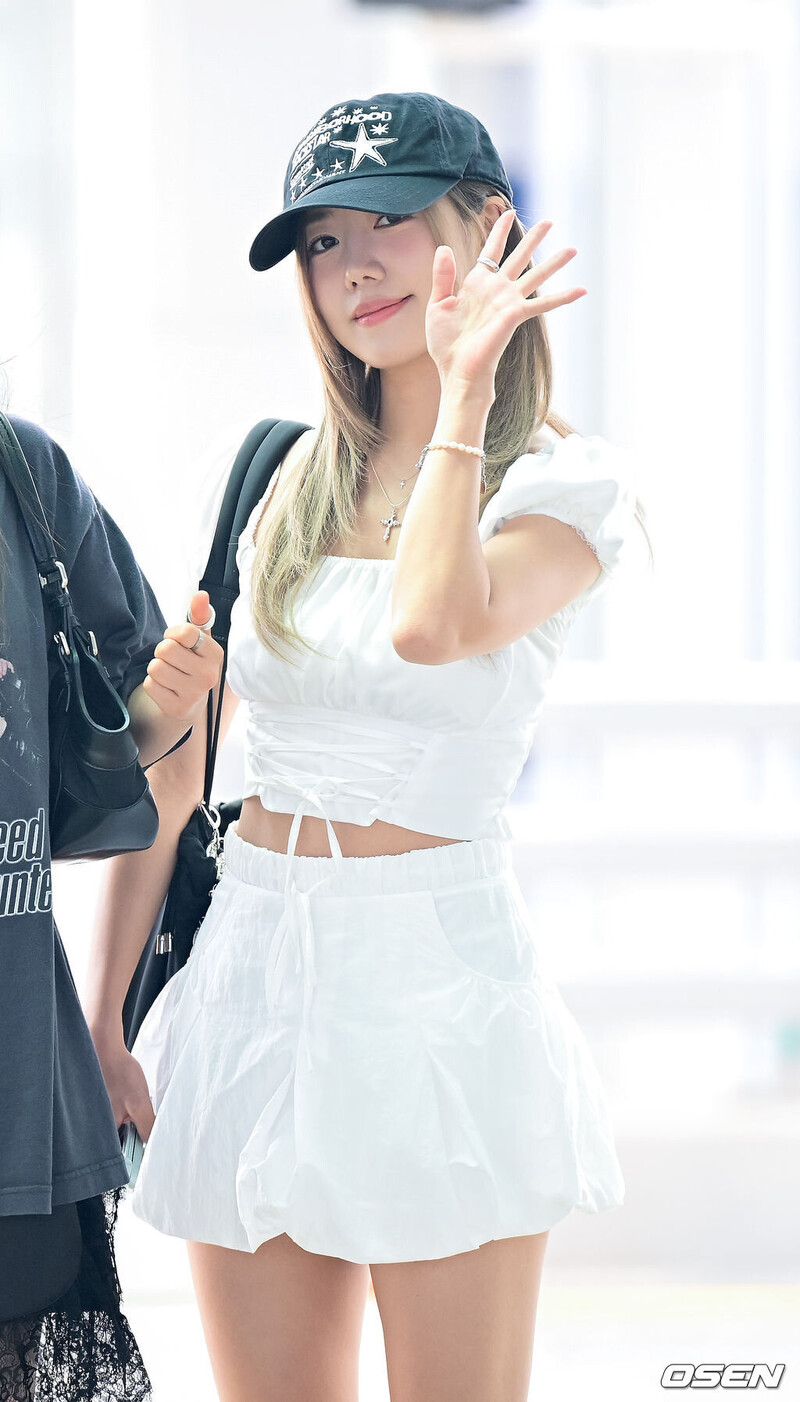 240719 Apink NAMJOO at Incheon International Airport leaving for 'One Tone Concert' in Taiwan documents 3