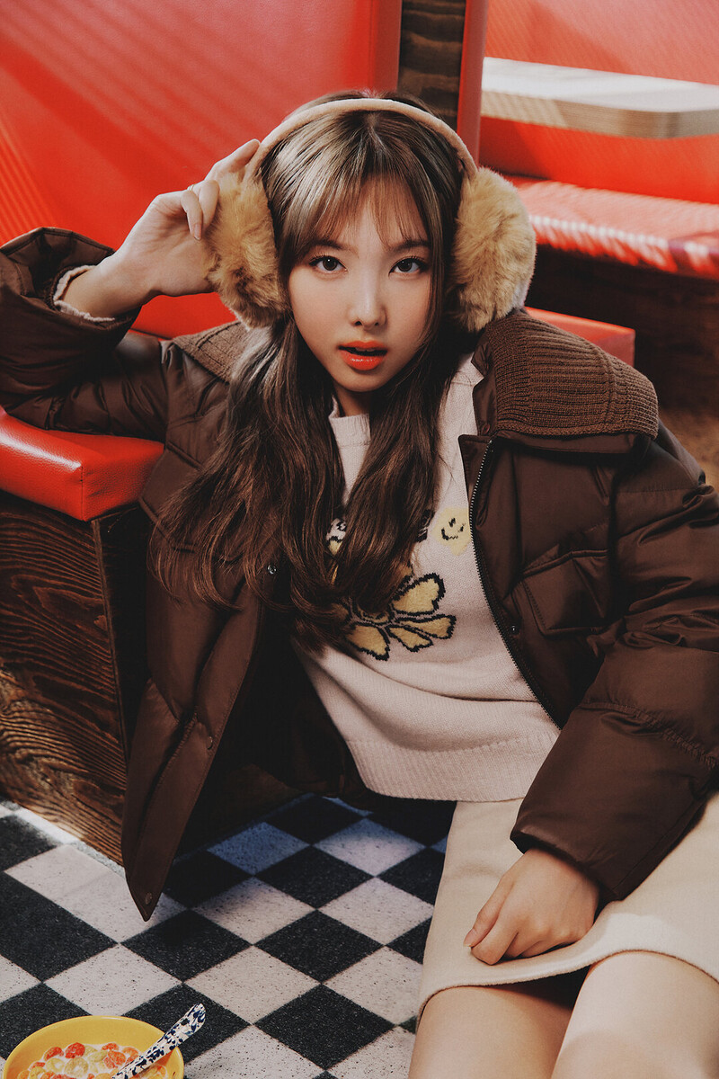 TWICE Nayeon for OLIVE DES OLIVE 2022 Winter Collection documents 2