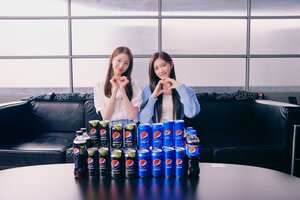 220616 Starship Naver - IVE Wonyoung & Leeseo -  2022 K-pop Campaign 'BLUE & BLACK'