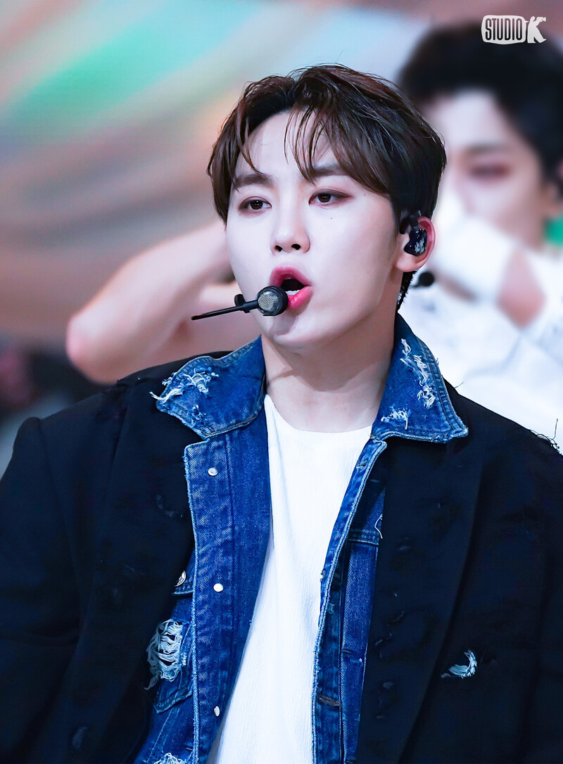 230428 SEVENTEEN Seungkwan - 'Super' at Music Bank documents 6