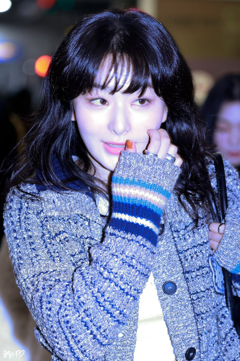 231230 Red Velvet Seulgi - ICN Airport documents 2