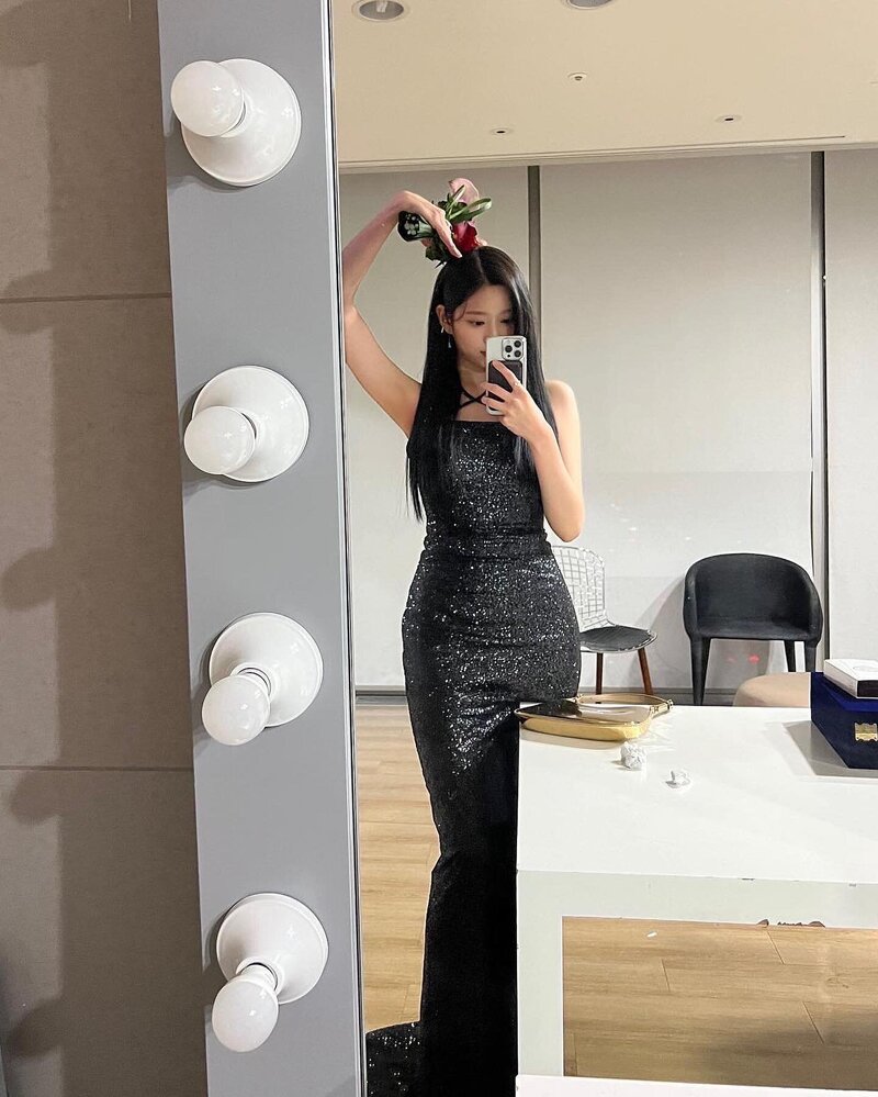 221231 Kim Minju Instagram Update documents 3