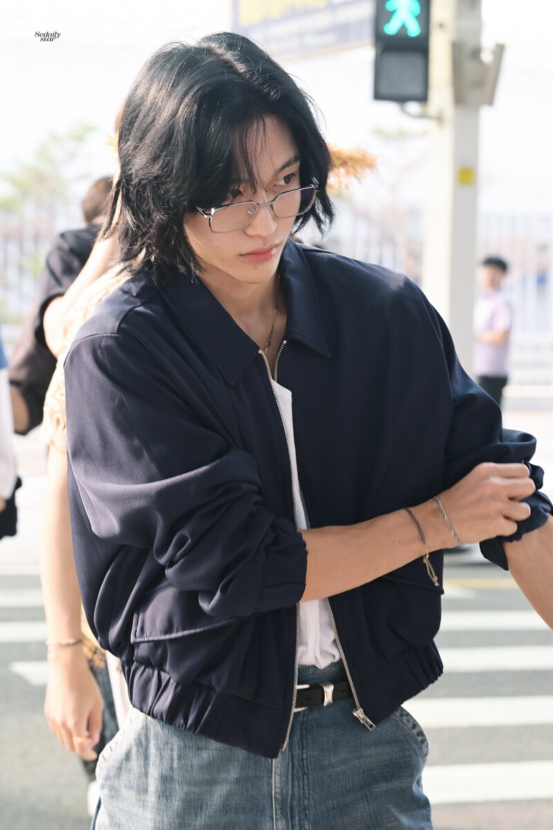 240713 RIIZE Wonbin at Incheon International Airport documents 5