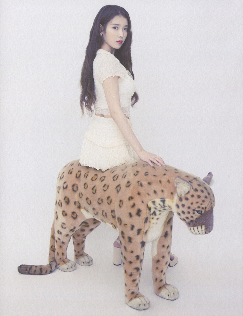 IU 2022 Season's Greetings (Scans) documents 4