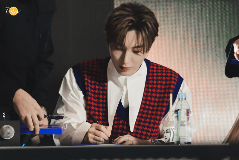 200105 Super Junior Leeteuk at 'Timeslip' Chengdu Fansign documents 12