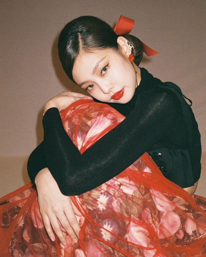 210316 - JENNIE Instagram Update documents 5