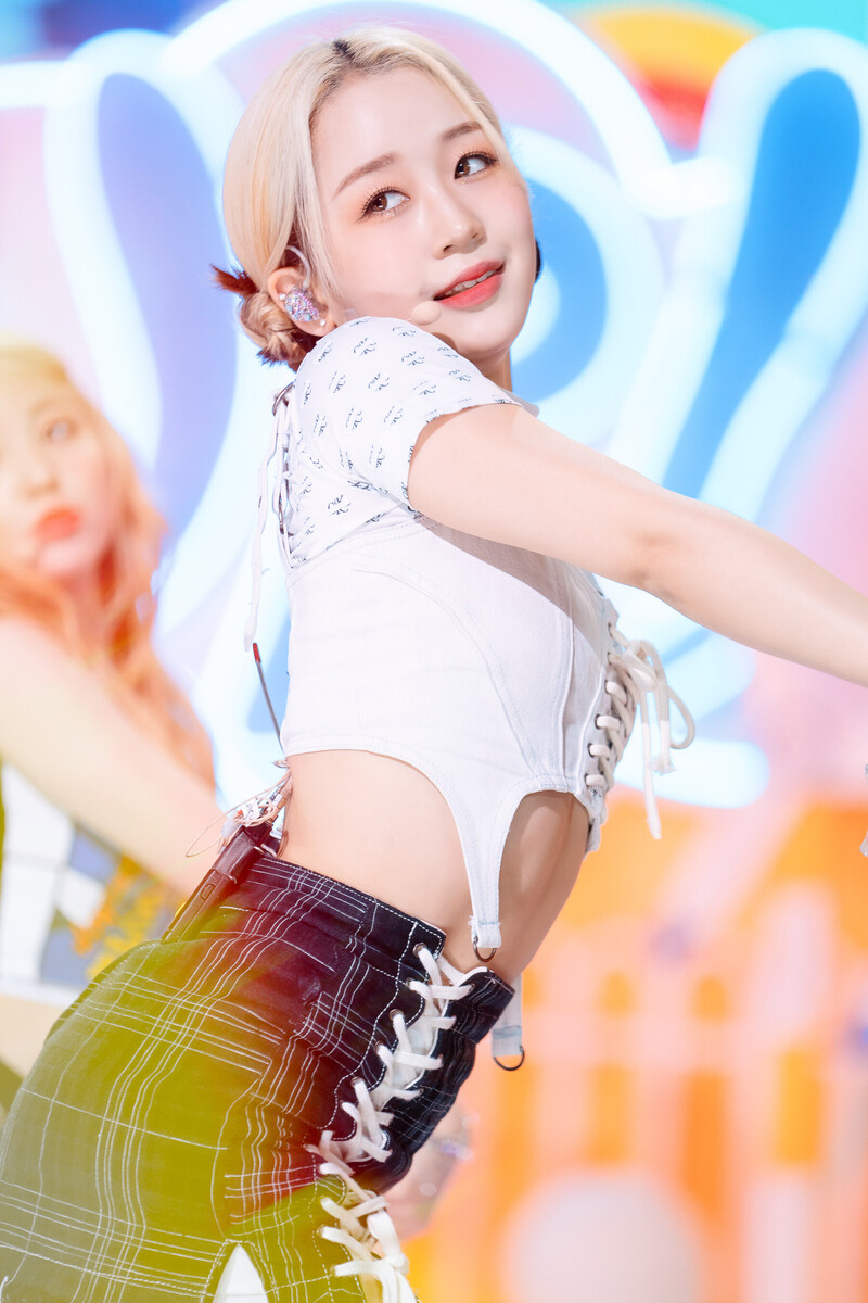 220703 Kep1er Hikaru 'Up!' at Inkigayo documents 22