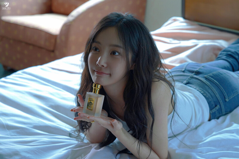 230428 9Ato Entertainment Naver Post - Yeonwoo - Esquire Photoshoot Behind documents 13