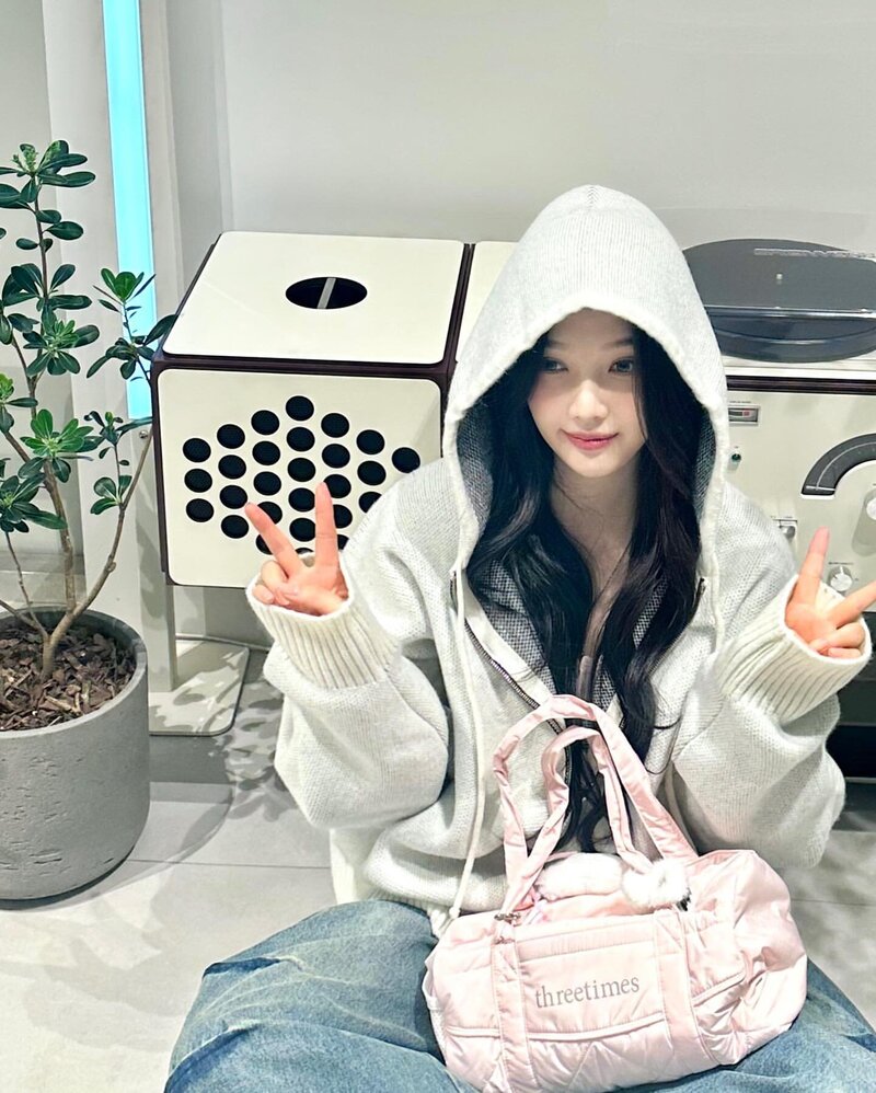240125 Red Velvet Joy Instagram Update documents 6