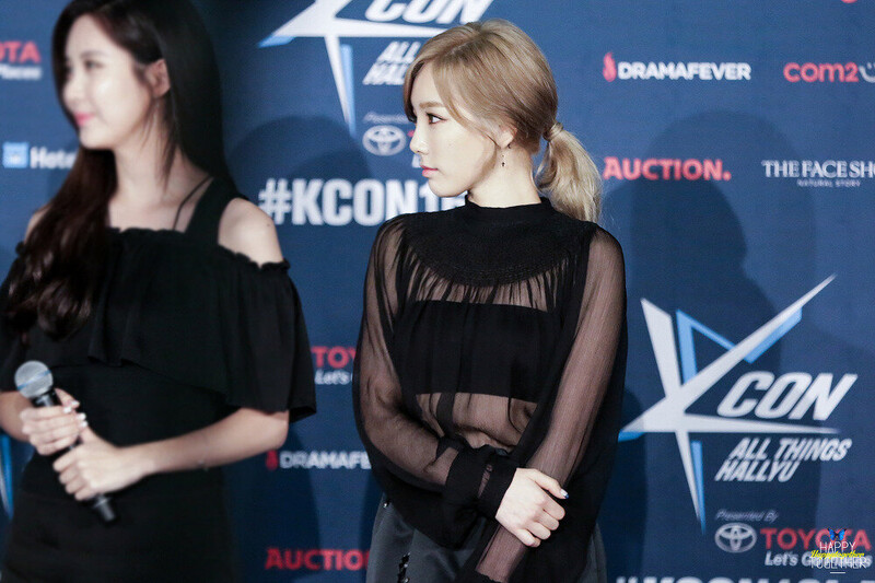 160731 Girls' Generation Taeyeon at KCON in LA documents 11