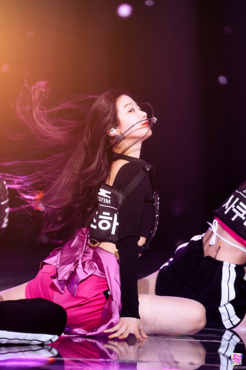 220515 LE SSERAFIM Kazuha - 'FEARLESS' at Inkigayo documents 21