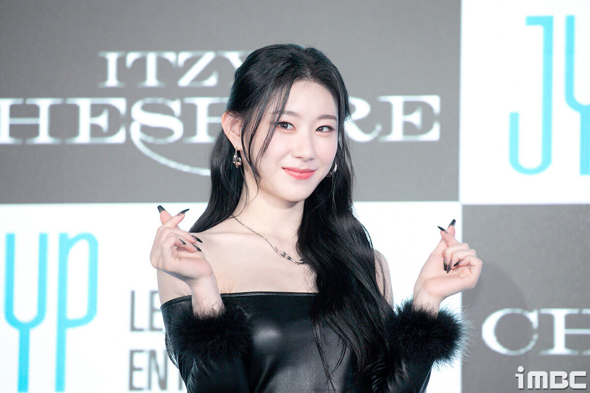 221125 ITZY Chaeryeong 6th Mini Album 'CHESHIRE' Media Showcase | kpopping