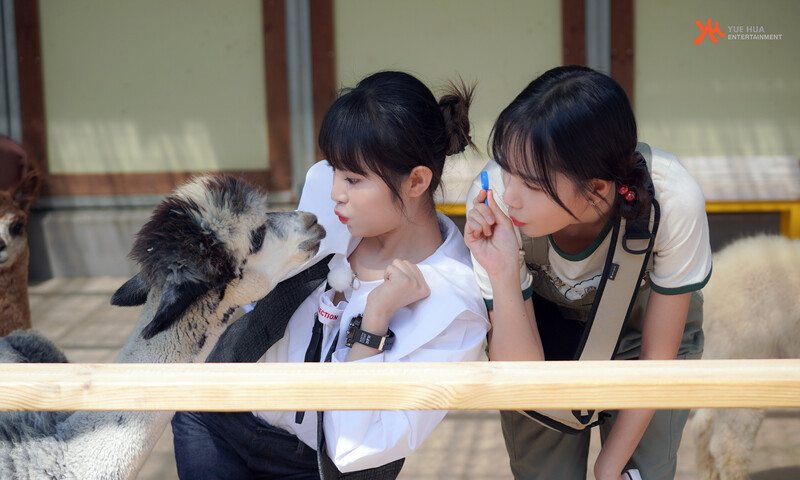 210908 Yuehua Naver Post - Yena & Yuri on Yena's Animal Detective documents 3