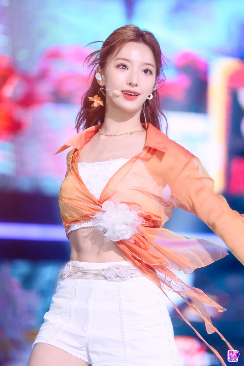 220710 fromis_9 Saerom - 'Stay This Way' at Inkigayo documents 2