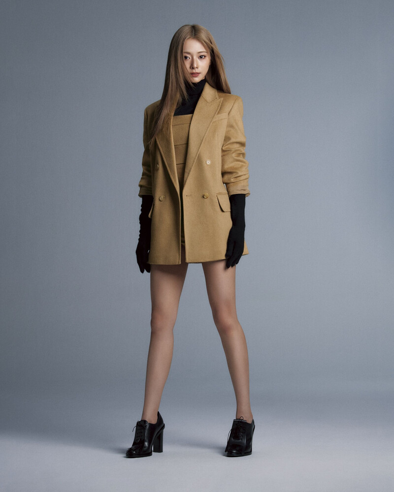 TZUYU x Max Mara for Harper’s BAZAAR - January/February 2025 Issue documents 6