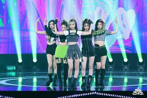 211002 ITZY - 'LOCO' at Music Core