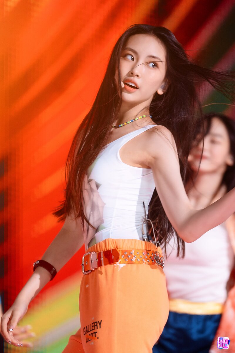 220814 NewJeans Hyein - 'Attention' at Inkigayo documents 5