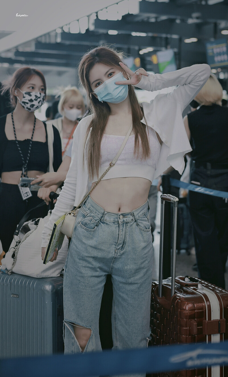 220821 Chen Lin at Guangzhuo International Airport documents 5