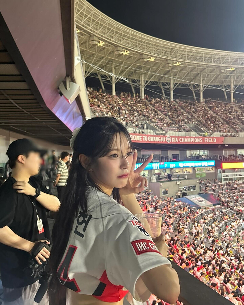 240807 fromis_9 Jiheon Instagram Update documents 1