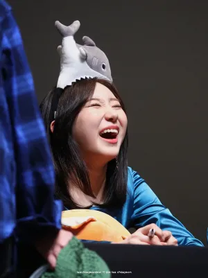 200221 IZ*ONE's Chaeyeon at Bloom*iz Fansign Event