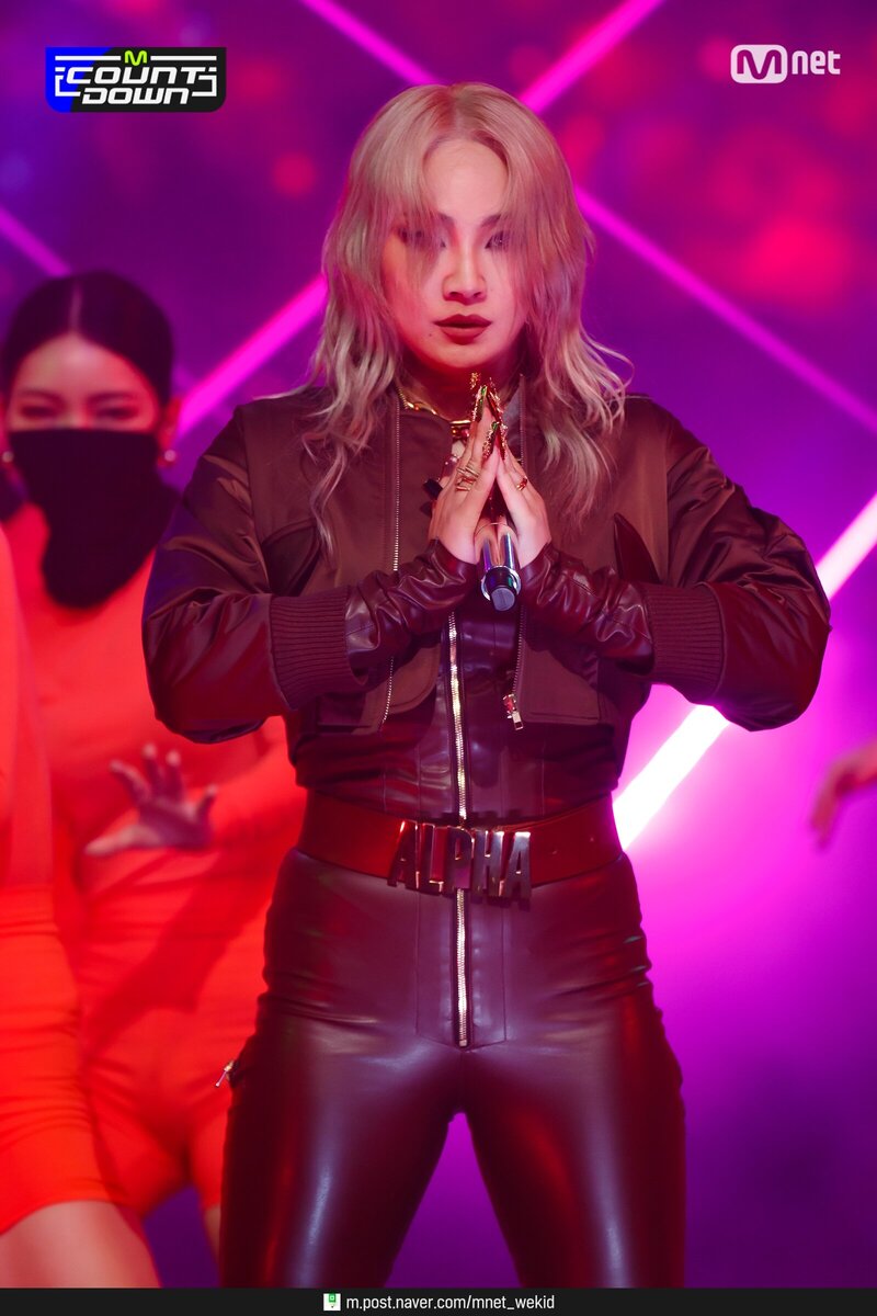 210826 CL Performing "SPICY" at M Countdown | Naver Update documents 13