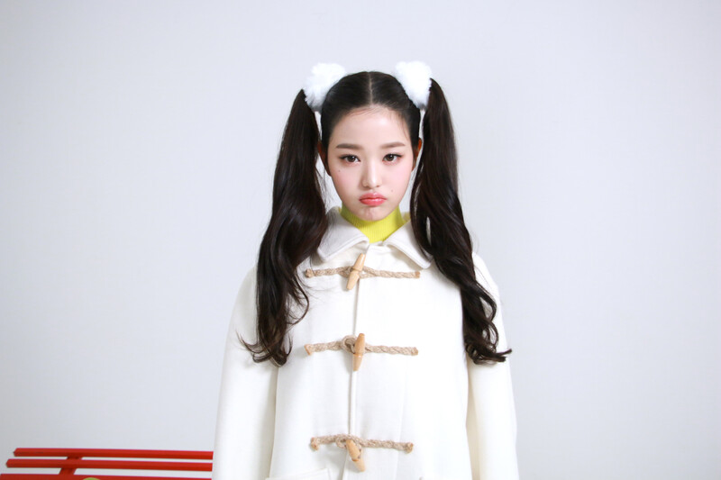 211027 Starship Naver Post - Wonyoung x KIRSH Behind documents 7