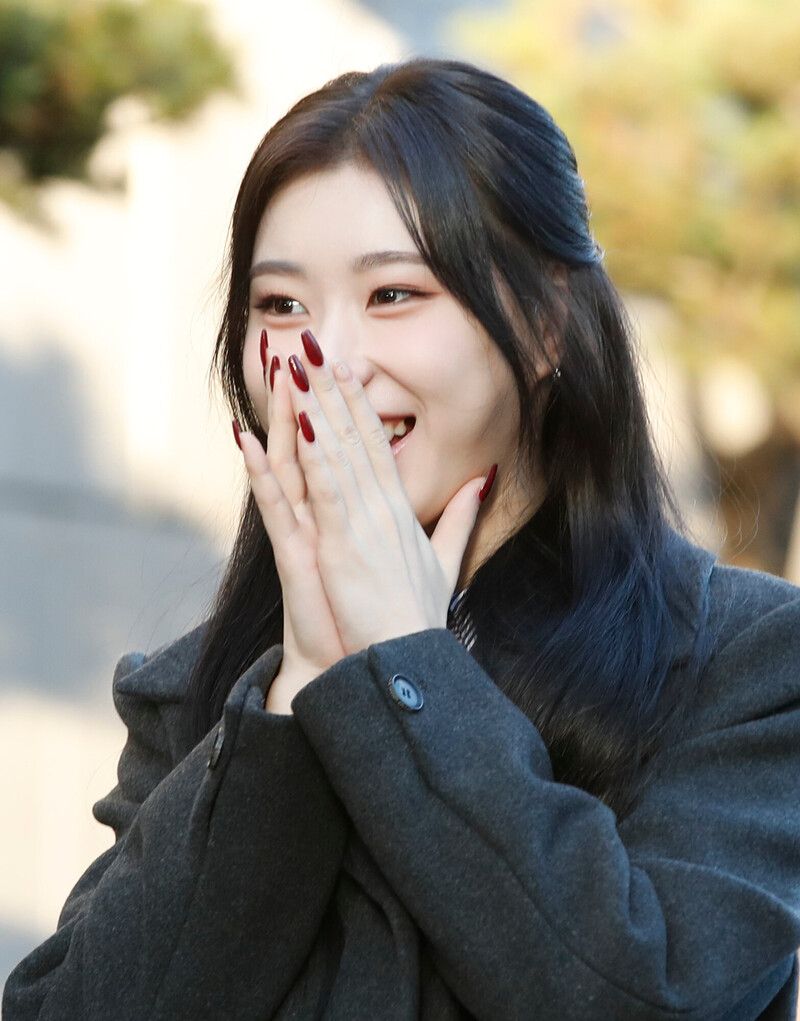 240119 ITZY Chaeryeong - Music Bank Commute documents 1