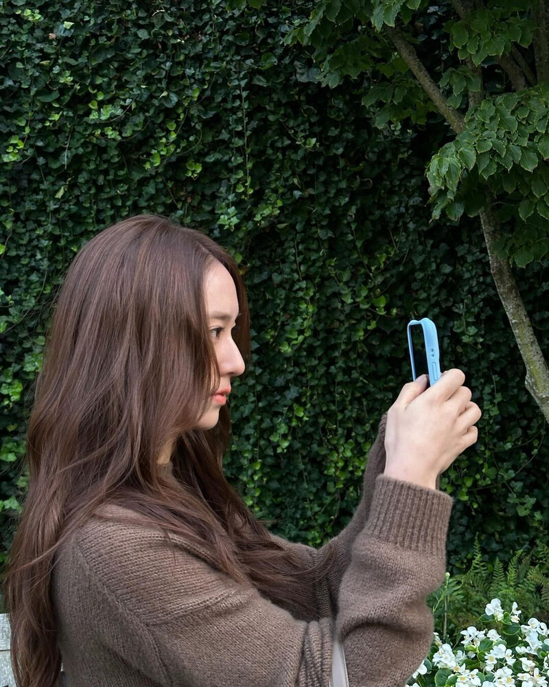 240904 vousmevoyez Instagram Update - KRYSTAL JUNG documents 5