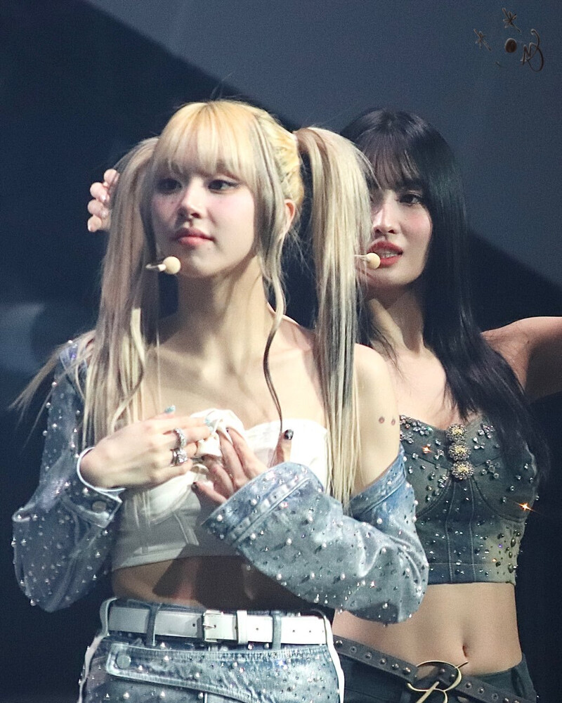 230502 TWICE Momo & Chaeyoung - ‘READY TO BE’ World Tour in Sydney Day 1 documents 2