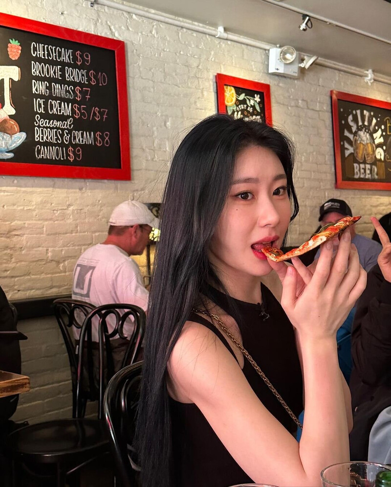 230624 - ITZY Chaeryeong Instagram Update documents 3