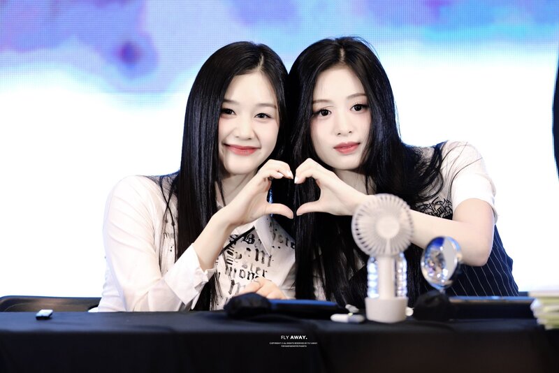 240413 AHYEON and PHARITA - YG Fansign Event documents 2