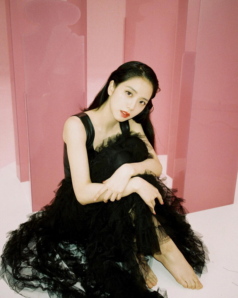 210430 - JISOO Instagram Update documents 5