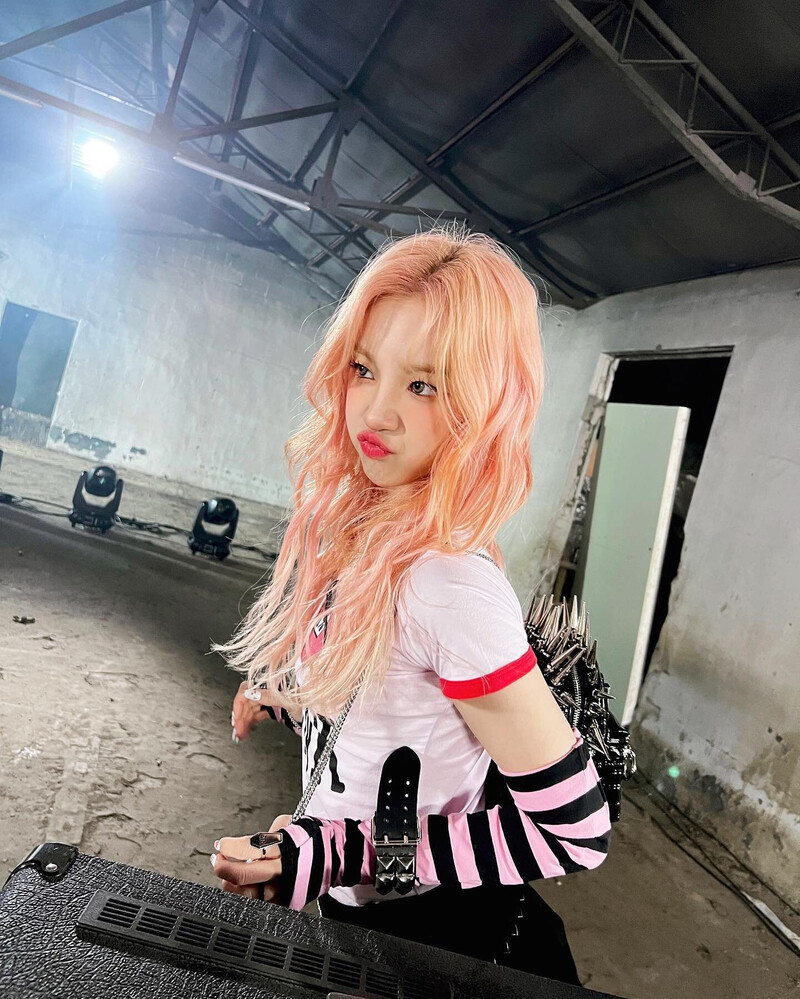 220407 (G)I-DLE Yuqi Instagram Update documents 4