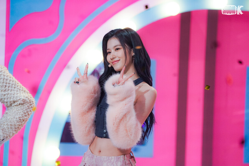 240222 - KBS Kpop Twitter Update with SANA - 'SET ME FREE' Music Bank Behind Photo documents 5