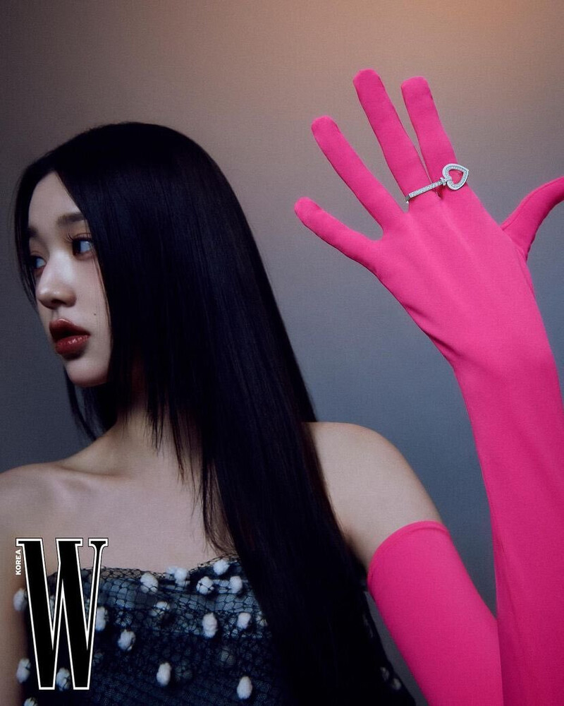 IVE Wonyoung for W Korea x Fred Jewelry documents 2