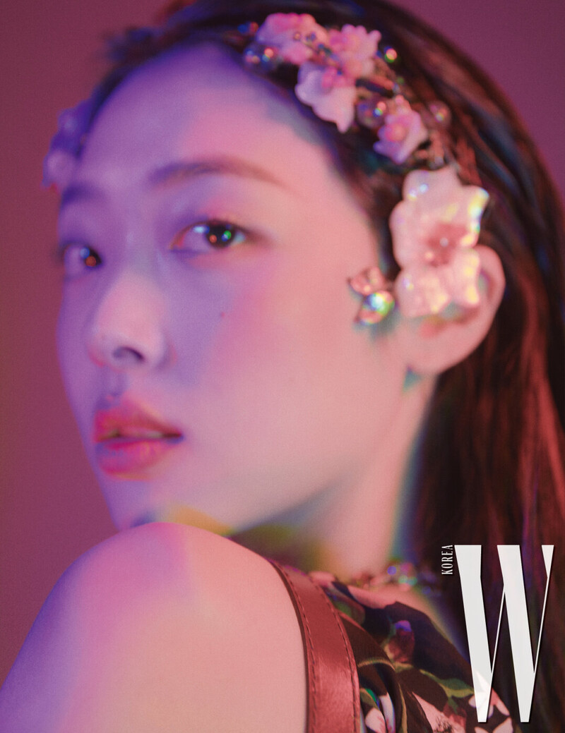 Sulli for W Korea | September 2018 documents 3