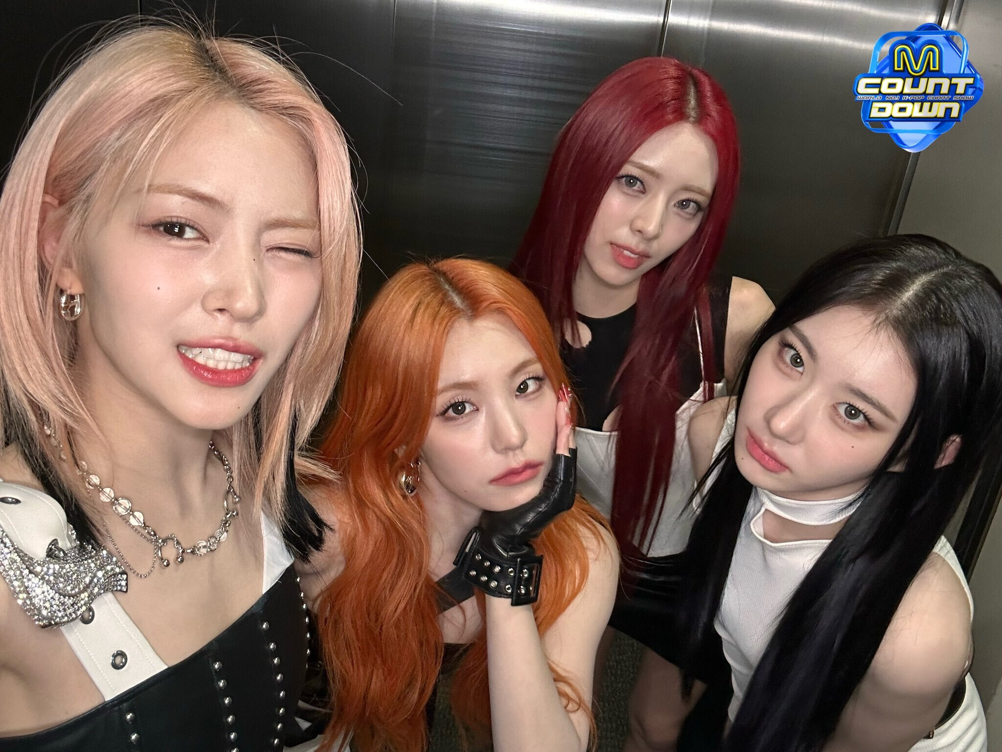 240118 - M COUNTDOWN Twitter Update with ITZY | kpopping