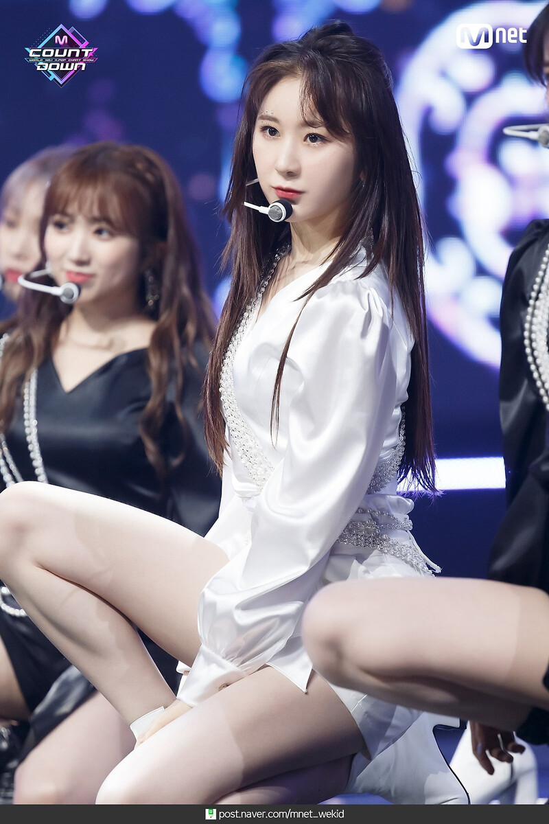 200702 IZ*ONE - 'Secret Story of the Swan (환상동화)' at M COUNTDOWN documents 14